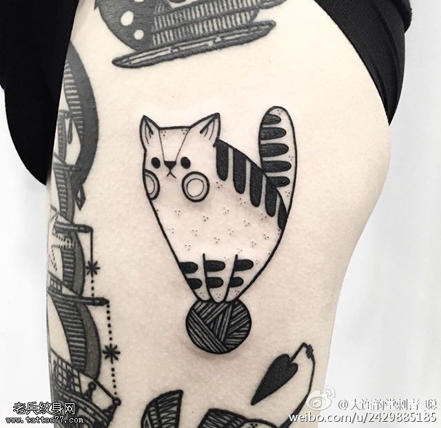 大腿点刺的小猫咪纹身图案