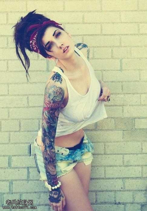 花臂女人纹身图案