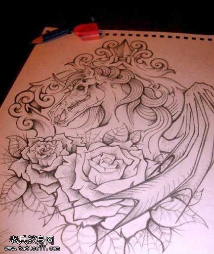 手稿马玫瑰花纹身图案