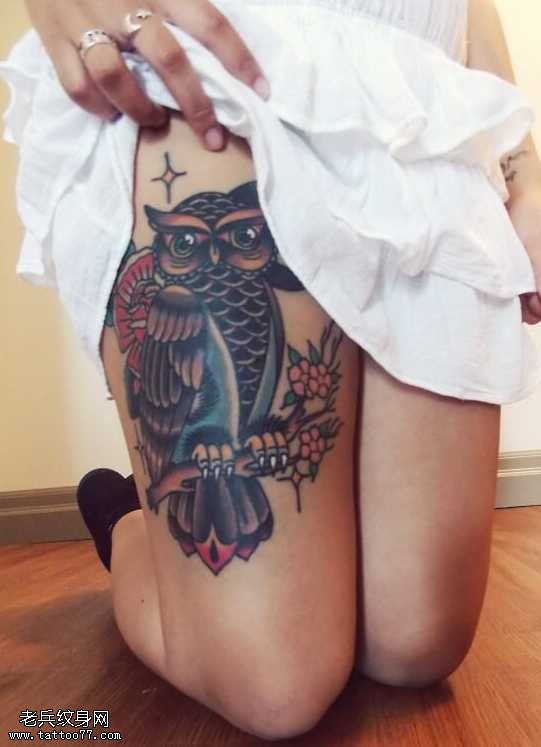 腿部猫头鹰纹身图案