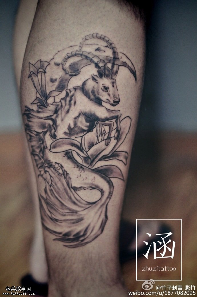 腿部水墨的山羊纹身图案