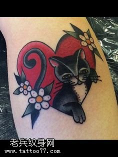 腿部心形小猫咪纹身图案