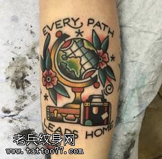 手臂彩绘地球仪纹身图案