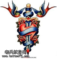 手稿的一箭穿心纹身图案