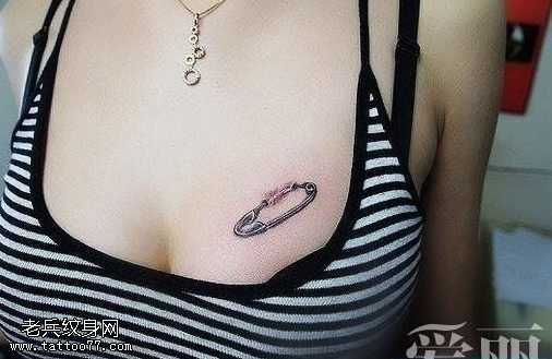 胸部别针纹身图案缩略频道推荐图