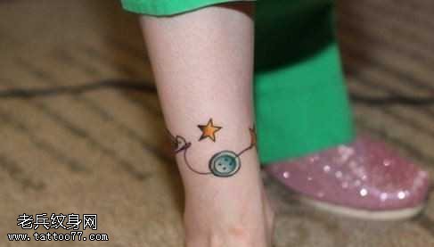 腿部五角星纹身图案