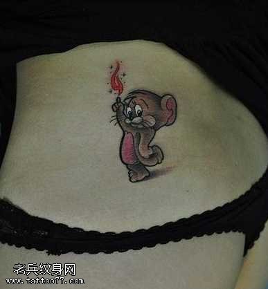 腰部老鼠纹身图案