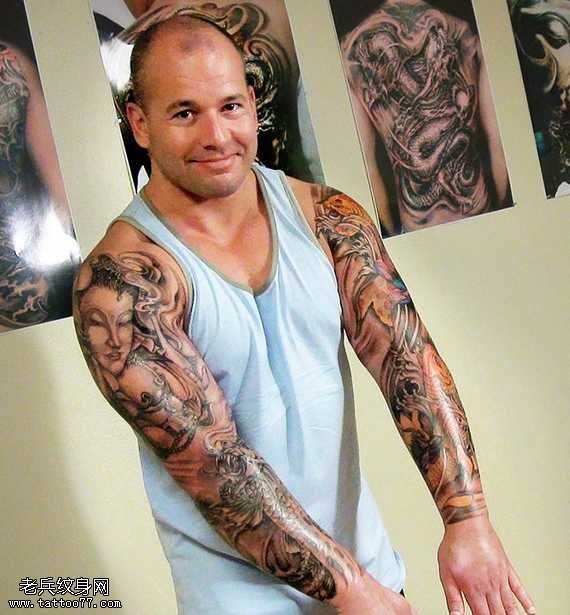 花臂欧美风格的纹身图案