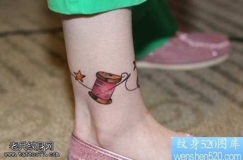 脚部线圈纹身图案