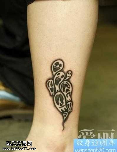 脚部骷髅头纹身图案