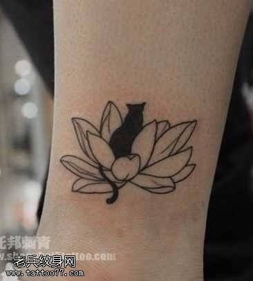 腿部莲花猫咪图腾纹身图案