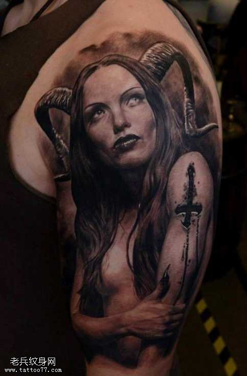 大臂欧美风格美女纹身图案