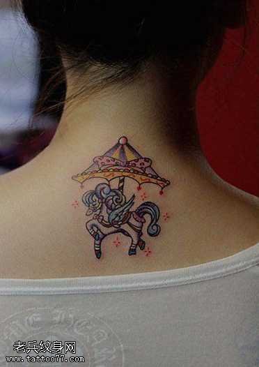 脖子独角兽纹身图案