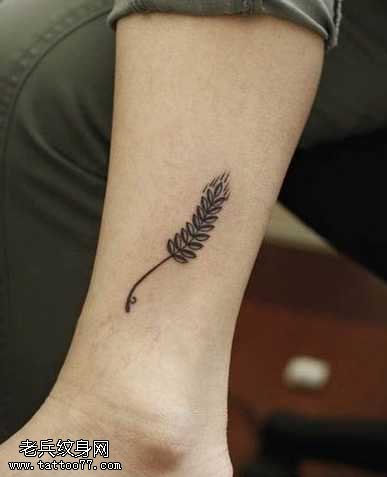 腿部个性花腾纹身图案