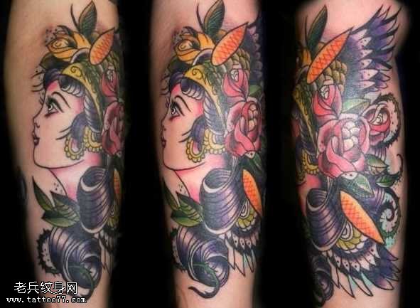 深情凝望少女纹身图案