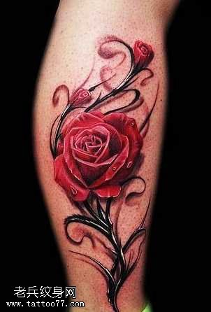 腿部漂亮玫瑰纹身图案