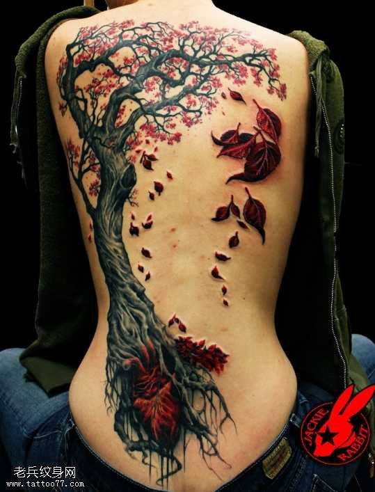 背部大树落叶纹身图案