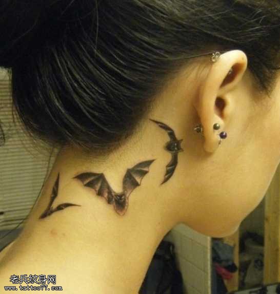 脖子漂亮的蝙蝠纹身图案