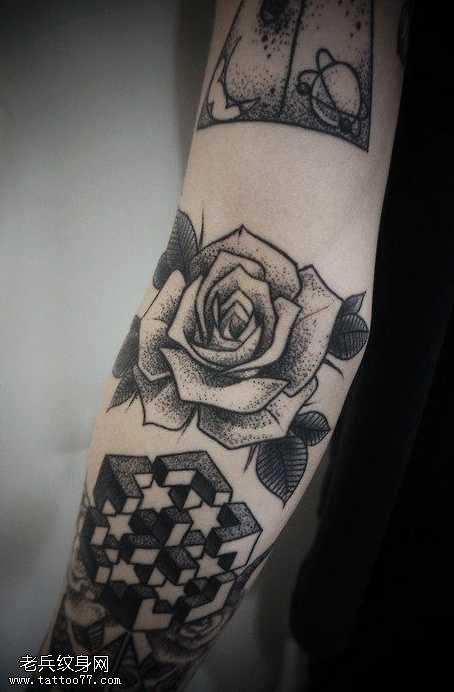 胳膊点状纹身图案