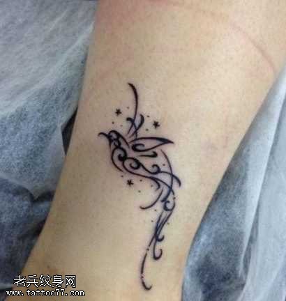 腿部小鸽子图腾纹身图案