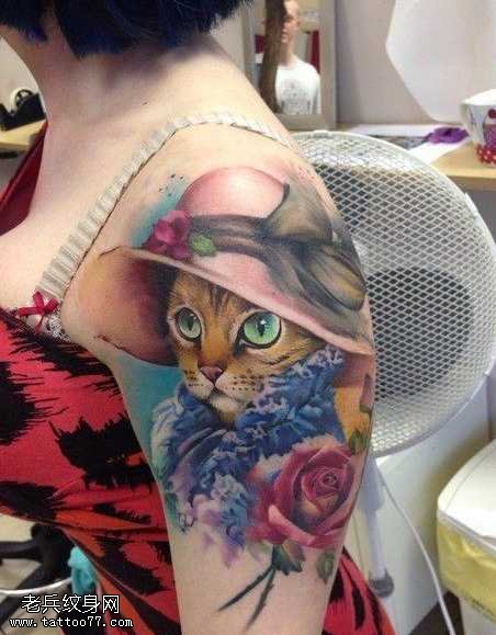 胳膊彩色猫咪纹身图案