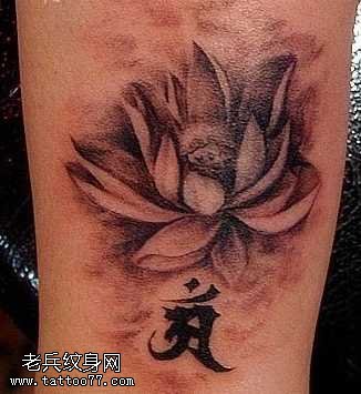 腿部莲花纹身图案