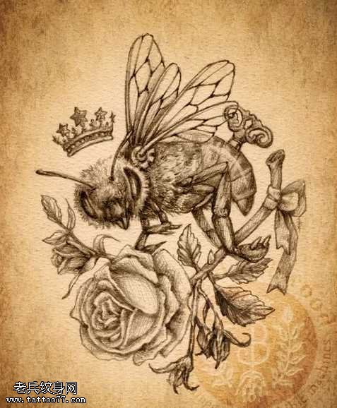 手稿蜜蜂皇冠玫瑰花纹身图案