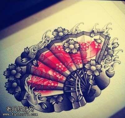 手稿彩色扇子樱花纹身图案