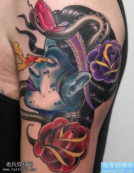 胳膊个性彩色女郎纹身图案
