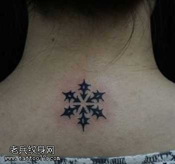 背部雪花图腾纹身图案
