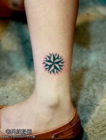 腿部五角星纹身图案
