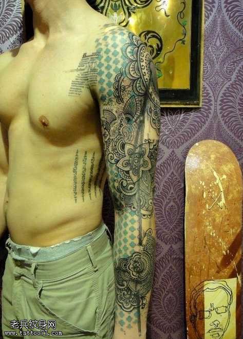 胳膊特别古典图腾纹身图案