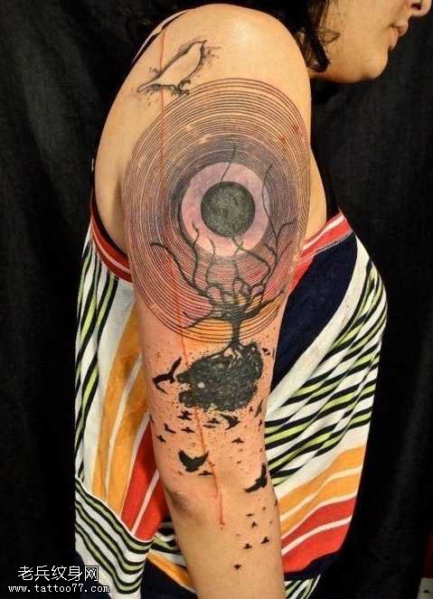 胳膊之特别风格树纹身图案