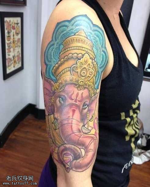 胳膊彩色象神纹身图案