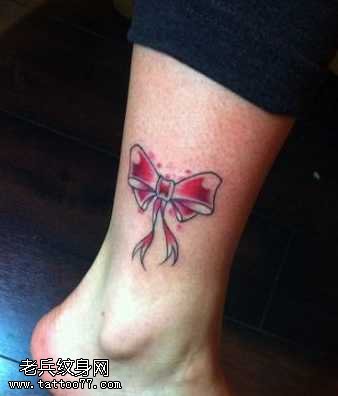 腿部好看唯美的蝴蝶结纹身图案