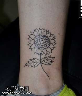腿部唯美好看的向日葵纹身图案