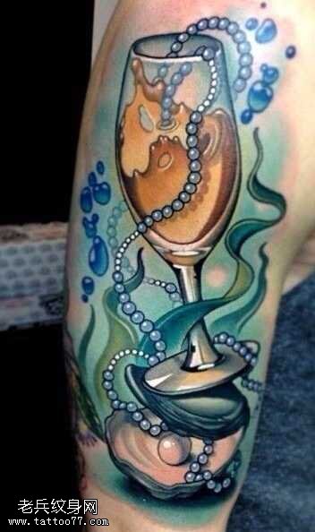 胳膊酒杯纹身图案