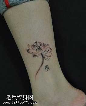 腿部水墨画莲花纹身图案