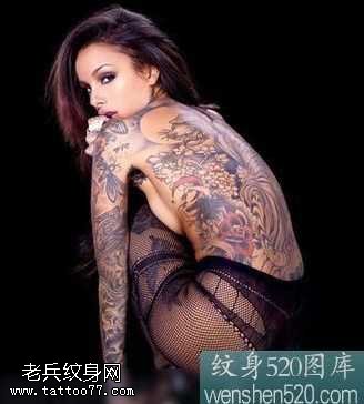 满背美女纹身图案