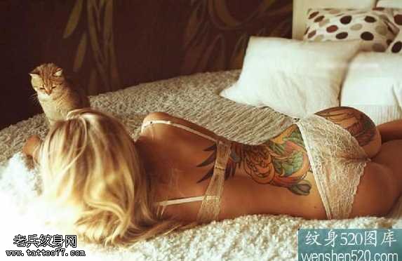 美女的诱惑因纹身图案