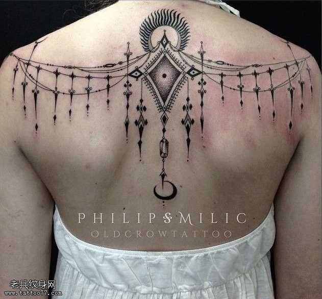 背部的诱惑纹身图案