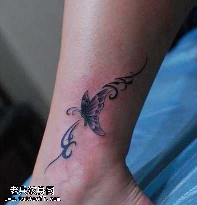 腿部唯美潮流的蝴蝶藤蔓纹身图案