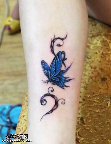 腿部好看的蝴蝶纹身图案