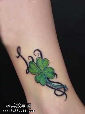 腿部四叶草纹身图案