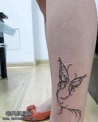 腿部蝴蝶藤蔓纹身图案