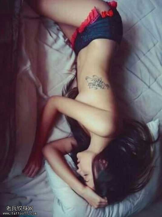 漂亮美眉的纹身图案