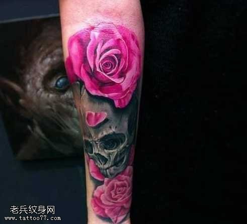 手臂欧美骷髅玫瑰花纹身图案
