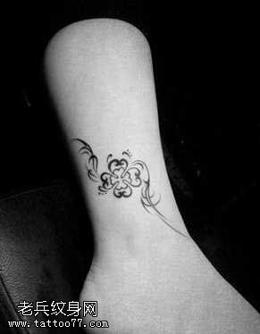 腿部四叶草藤蔓图腾纹身图案