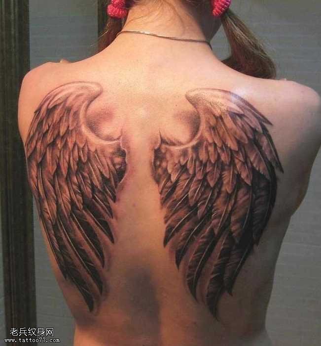 背部漂亮翅膀纹身图案