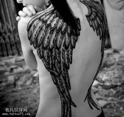 满背时尚翅膀纹身图案